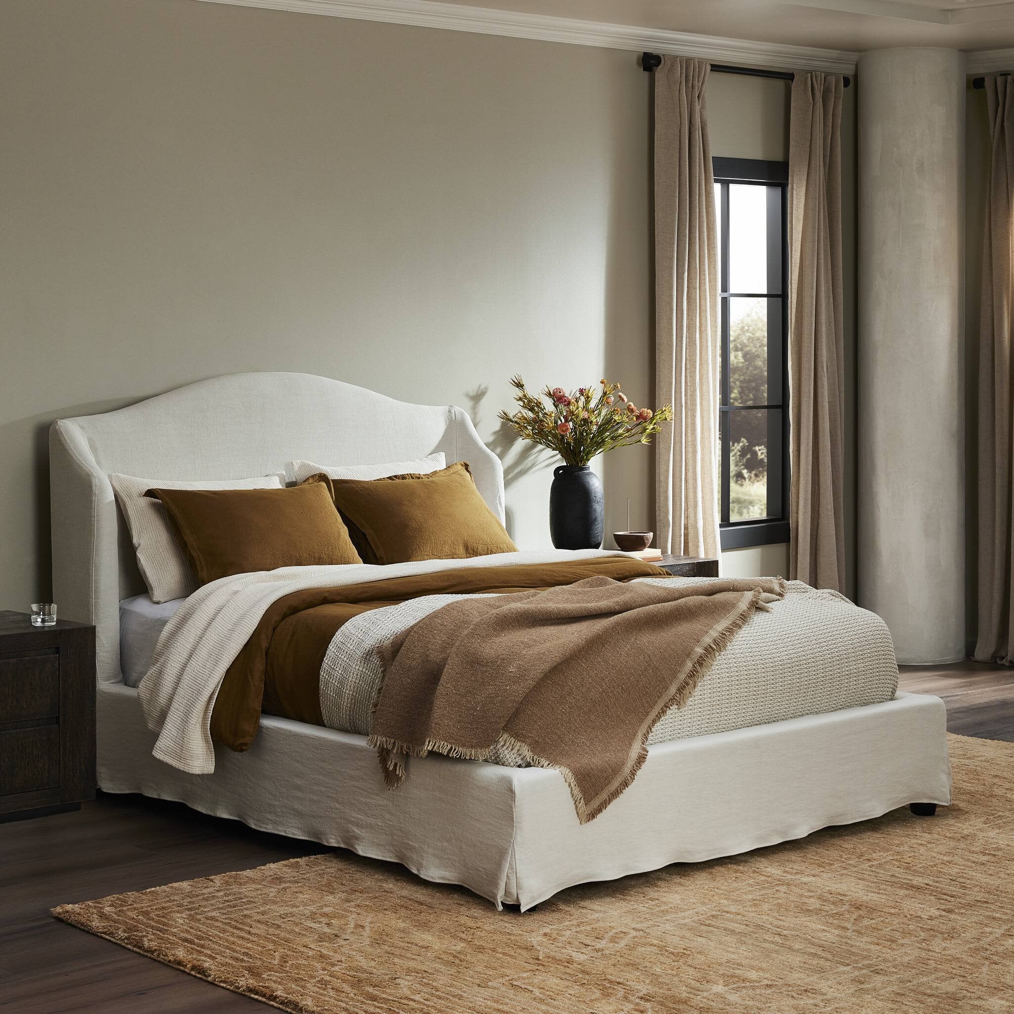 Mariole Slipcover Bed