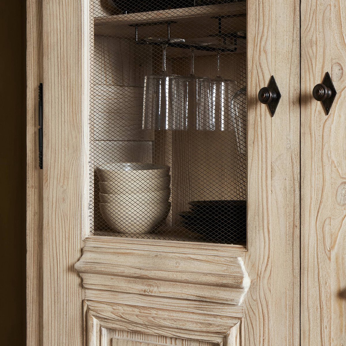 Mateo Bar Cabinet